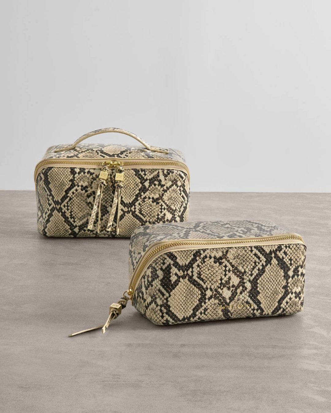 FOLD-OUT MIRROR MAKE UP BAG | Faux Snake | 3 5/16" x 6 3/8" x 3 5/16"