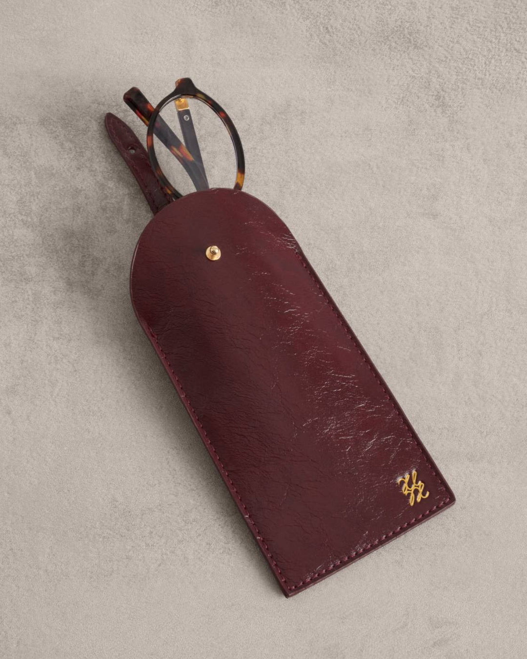 GLASSES SLEEVE | Cherry Patent Crackle | 6 11/16" x 3 5/16"