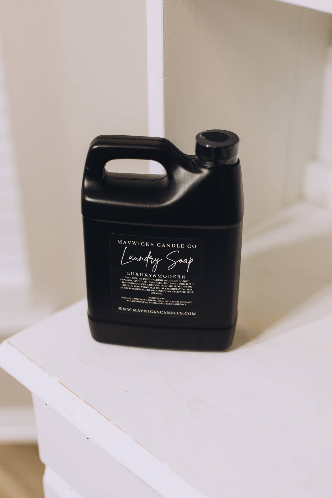 Mav Wicks Candle Co - Liquid Laundry Detergent (32 oz): Enchanted Roug